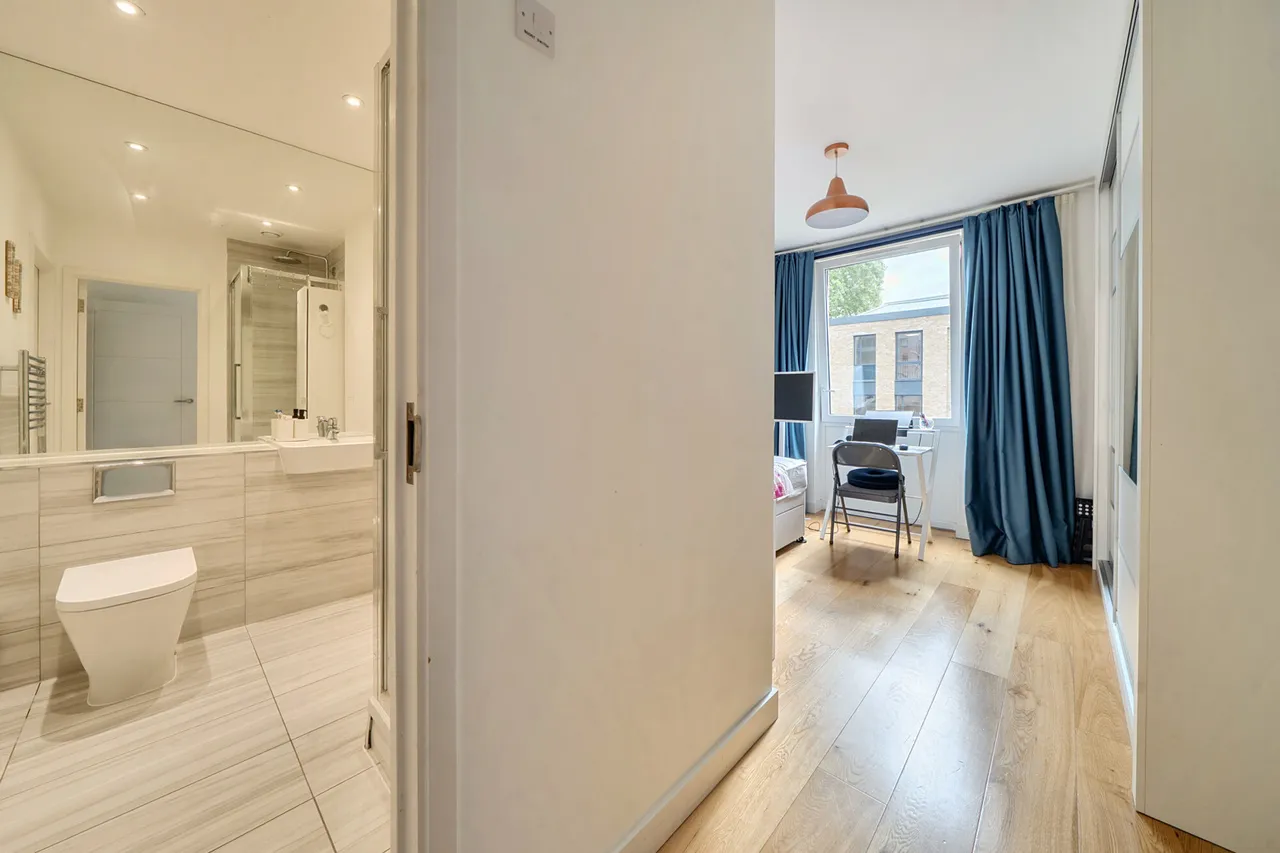Denman Avenue, UB2, photo 16