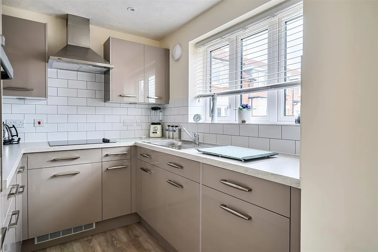 Stokefield Close, Thornbury, BS35, photo 6