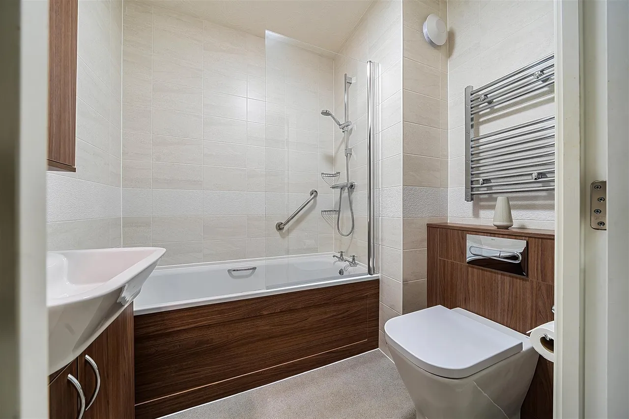 Stokefield Close, Thornbury, BS35, photo 12