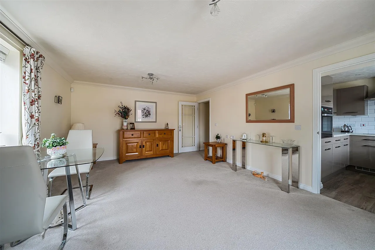 Stokefield Close, Thornbury, BS35, photo 5