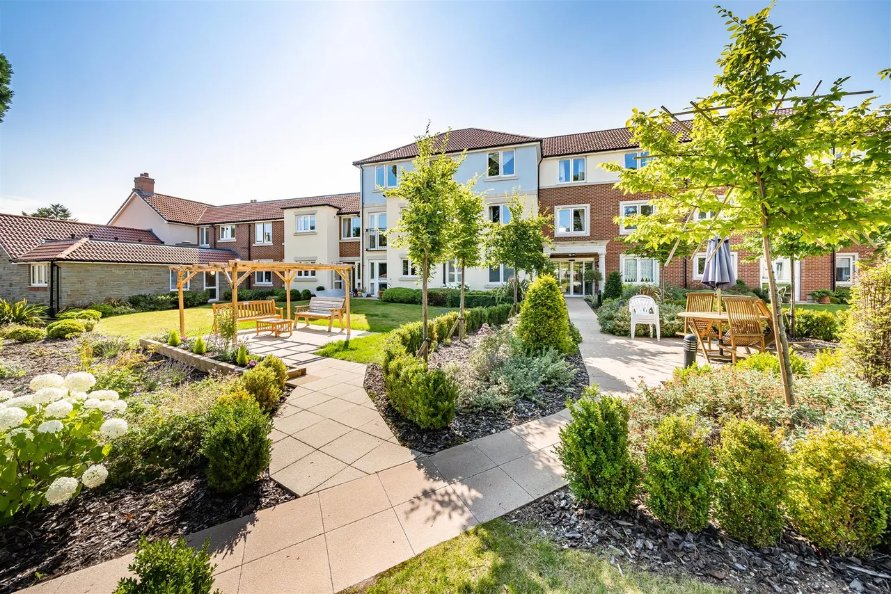 Stokefield Close, Thornbury, BS35, photo 16