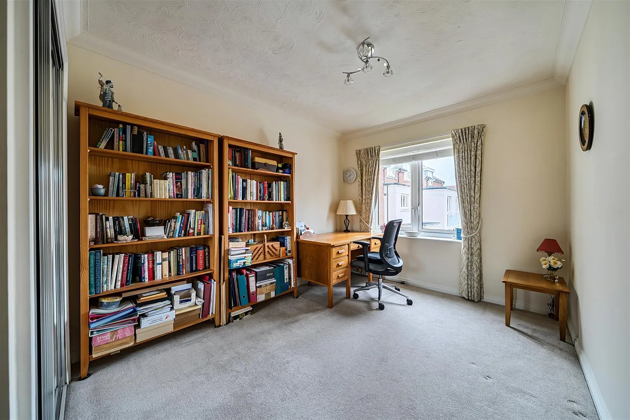 Stokefield Close, Thornbury, BS35, photo 11