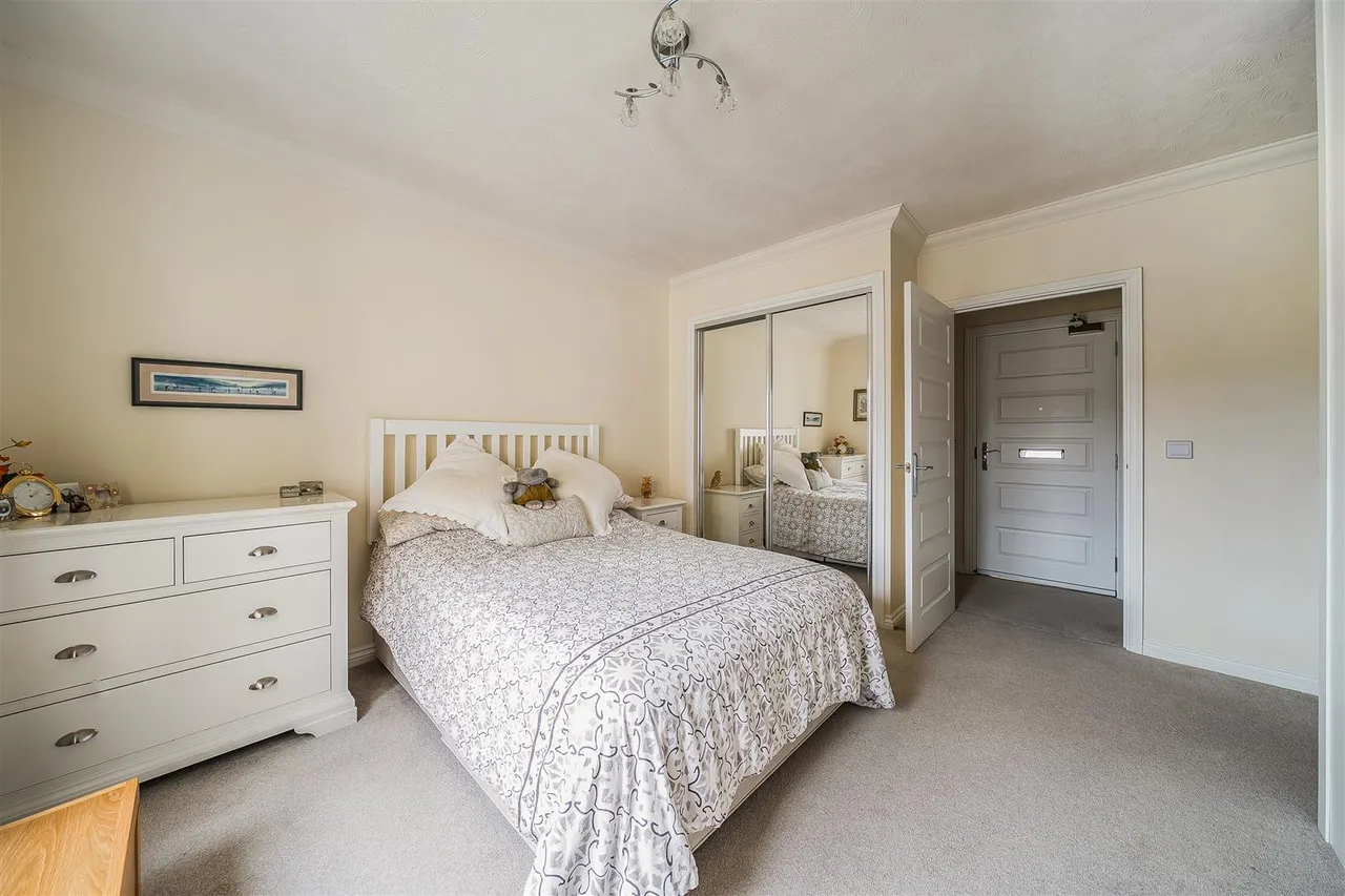 Stokefield Close, Thornbury, BS35, photo 9