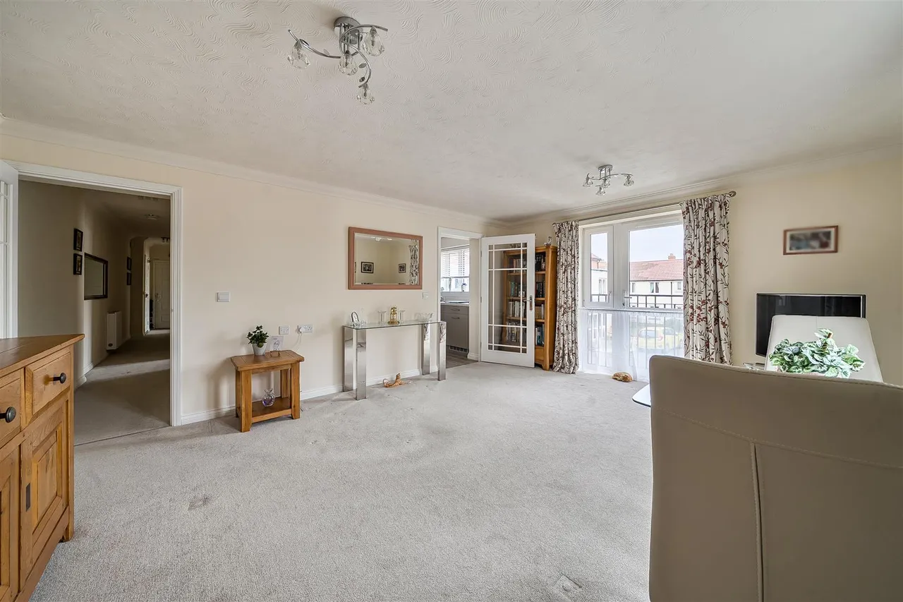 Stokefield Close, Thornbury, BS35, photo 4