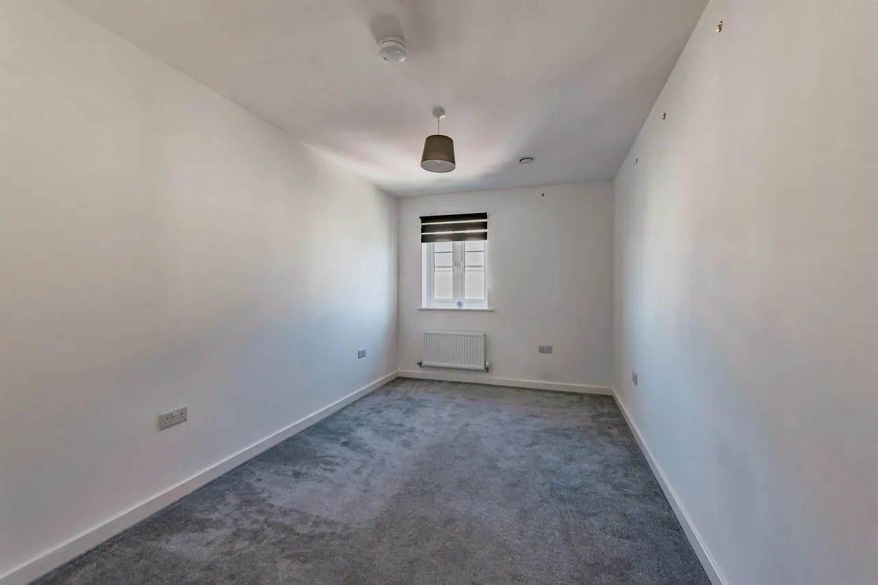 Eames Way, Crawley, RH10, photo 8