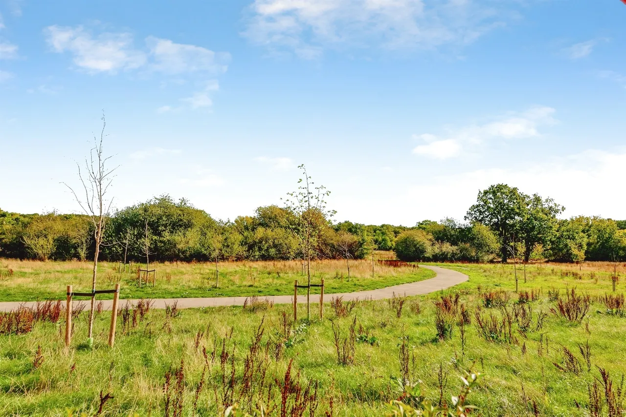 Eames Way, Crawley, RH10, photo 14
