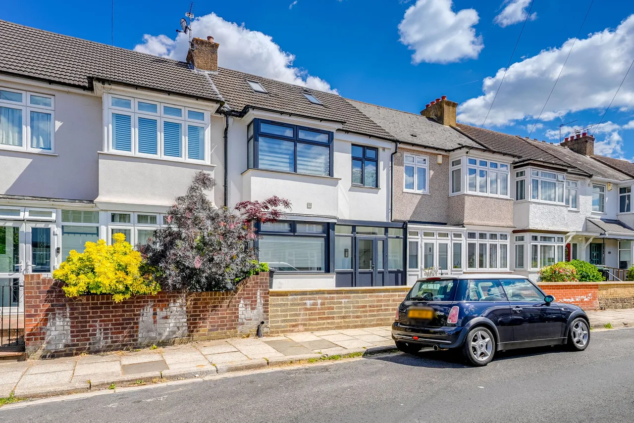 1 bed double room to rent, Double Room in Trosley Avenue, Gravesend