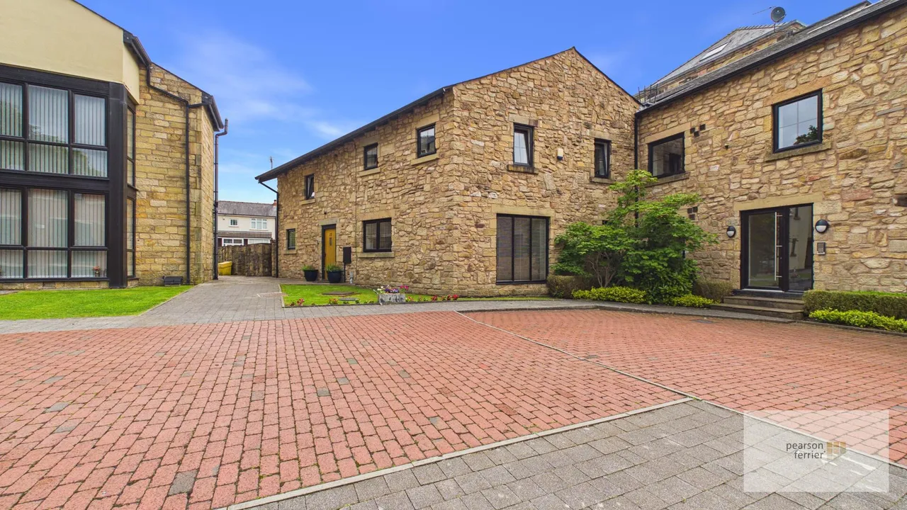 Old Brewers Court, Walmersley, Bury, Lancashire, BL9 5JD, photo 12