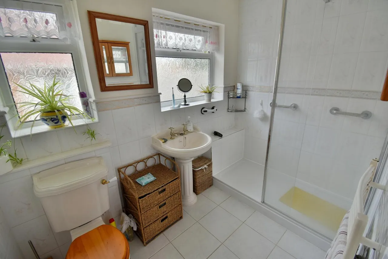 Oak Close, BH22, photo 11