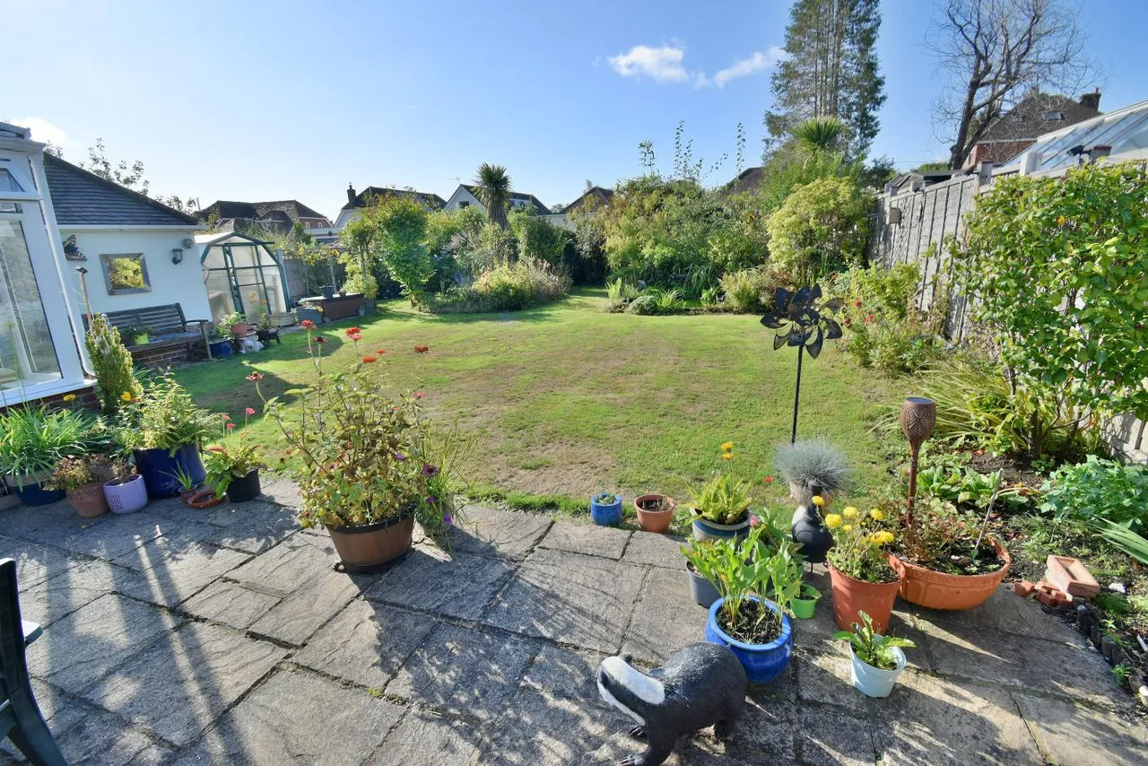 Oak Close, BH22, photo 2