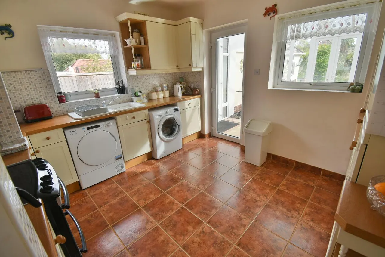 Oak Close, BH22, photo 7