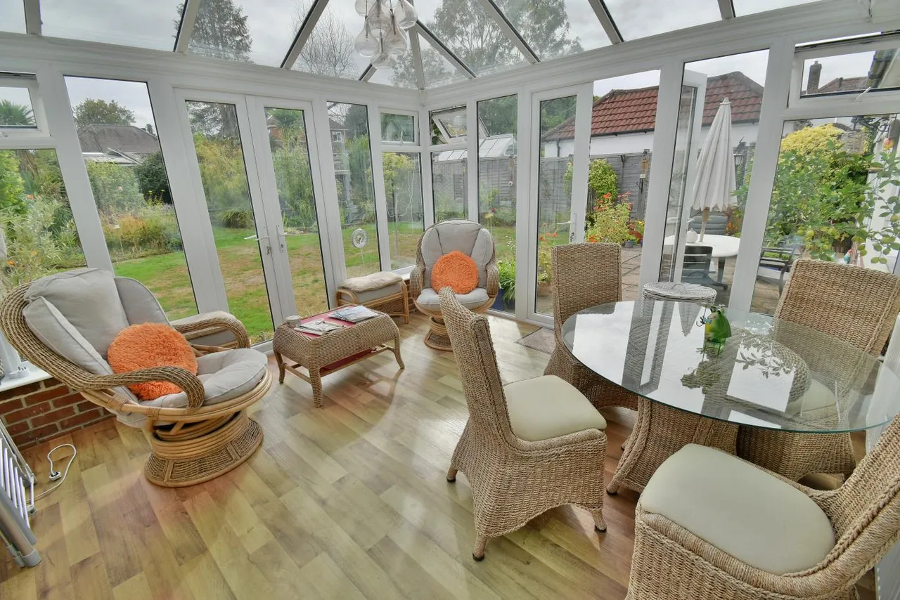 Oak Close, BH22, photo 6