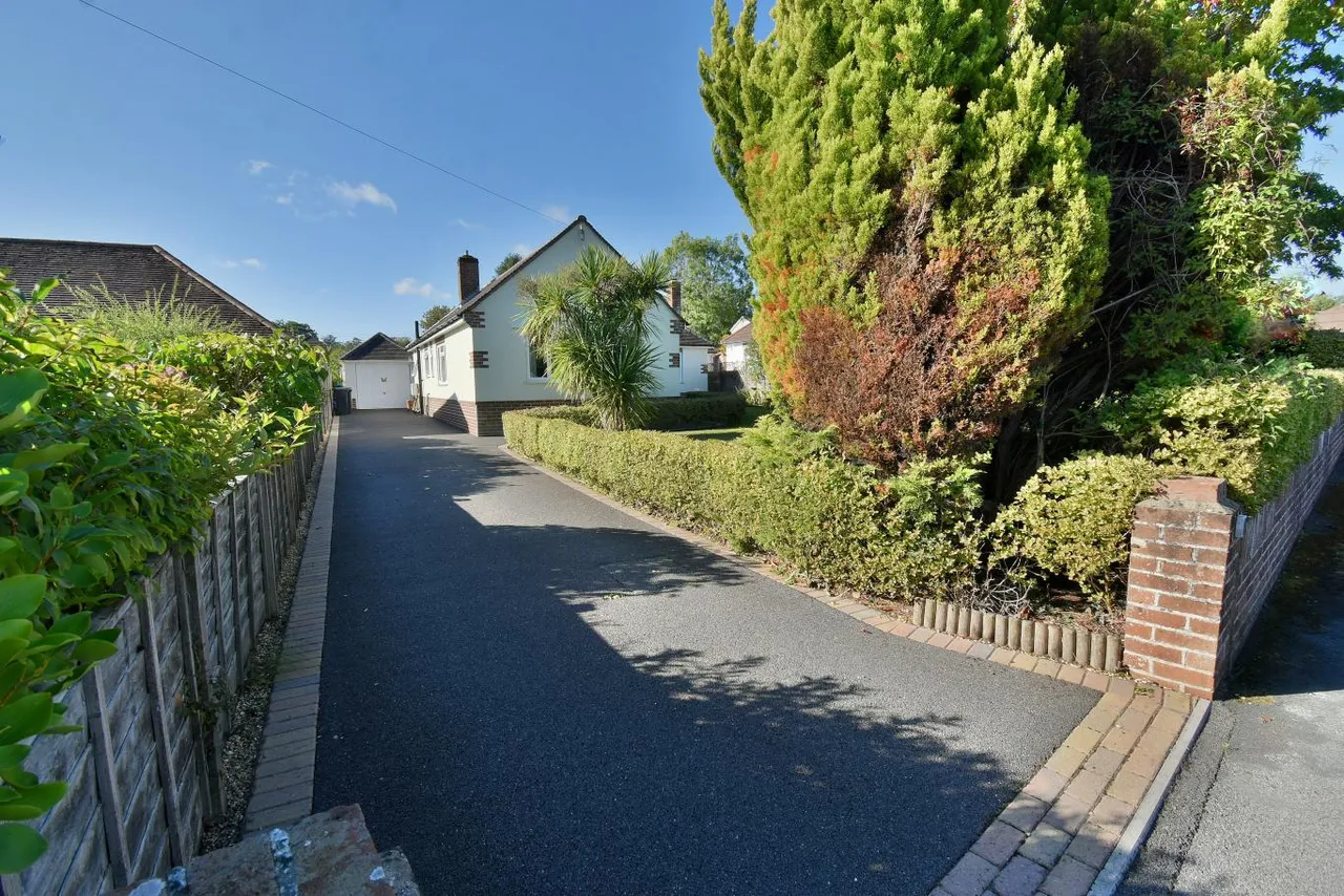 Oak Close, BH22, photo 12