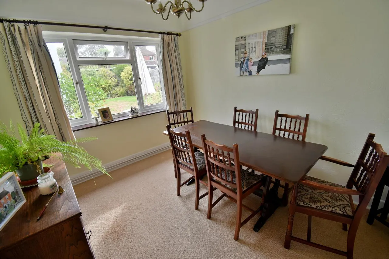 Oak Close, BH22, photo 8