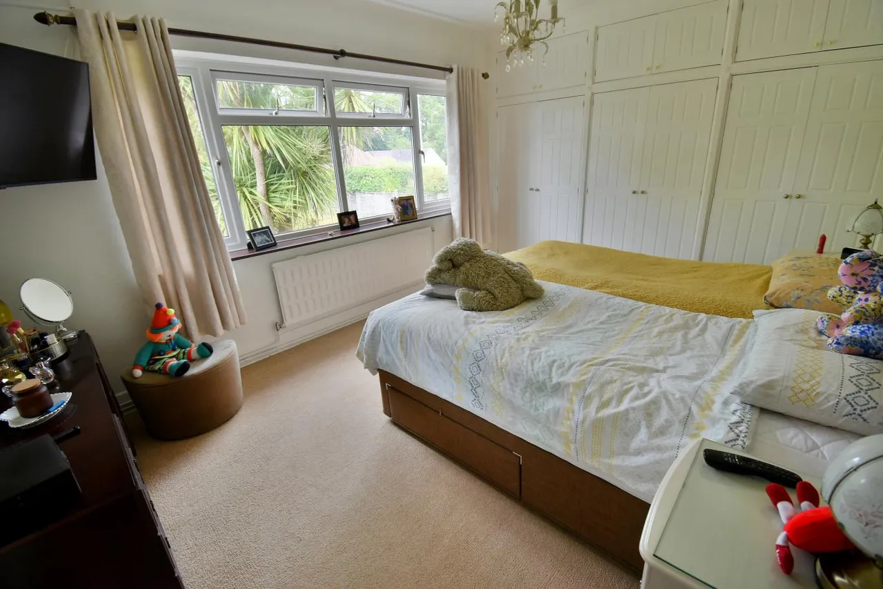 Oak Close, BH22, photo 9