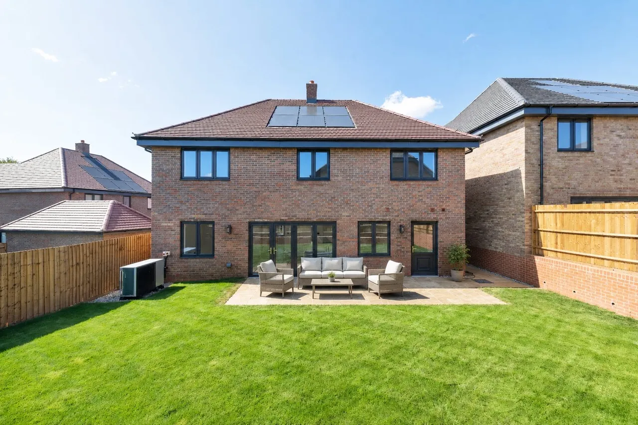 Plot 48C Russell Road, Toddington, Toddington, LU5 6QF, photo 20