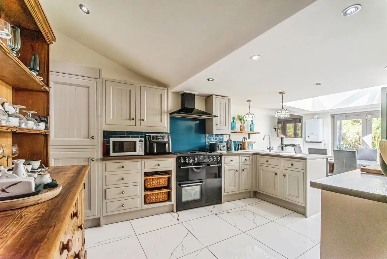 High Street, Shrivenham, SN6, photo 6