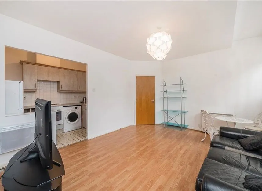Newington Causeway, Elephant & Castle, SE1, photo 3