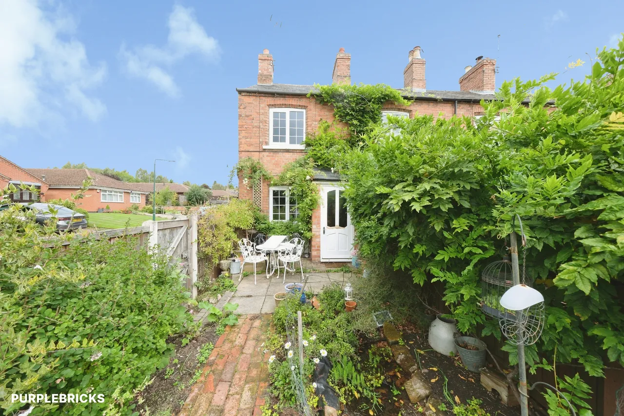 2 bed house for sale, New Row, Nottingham, NG14