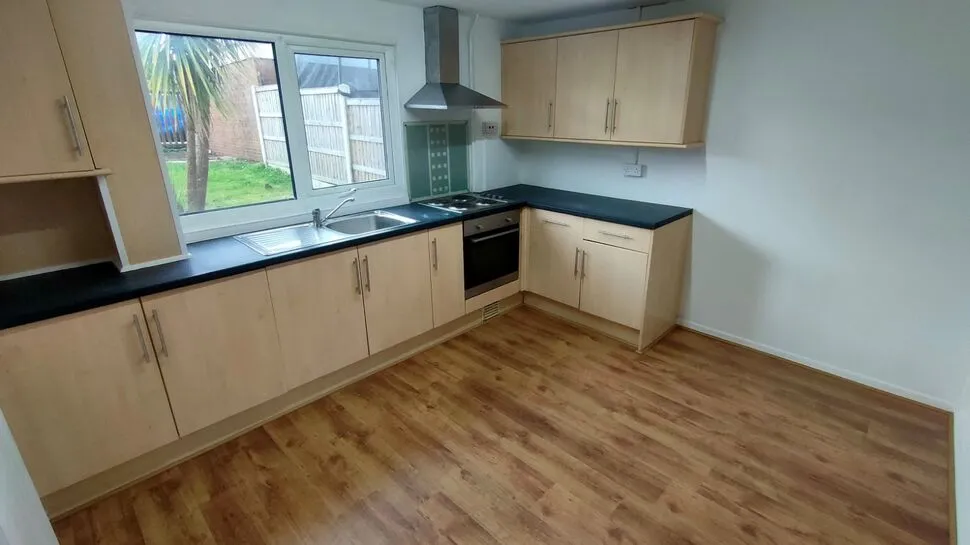 Chester Road, Wrexham, LL12, photo 7