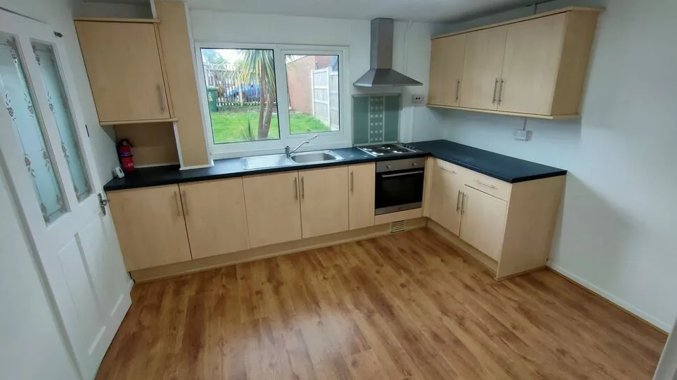 Chester Road, Wrexham, LL12, photo 6