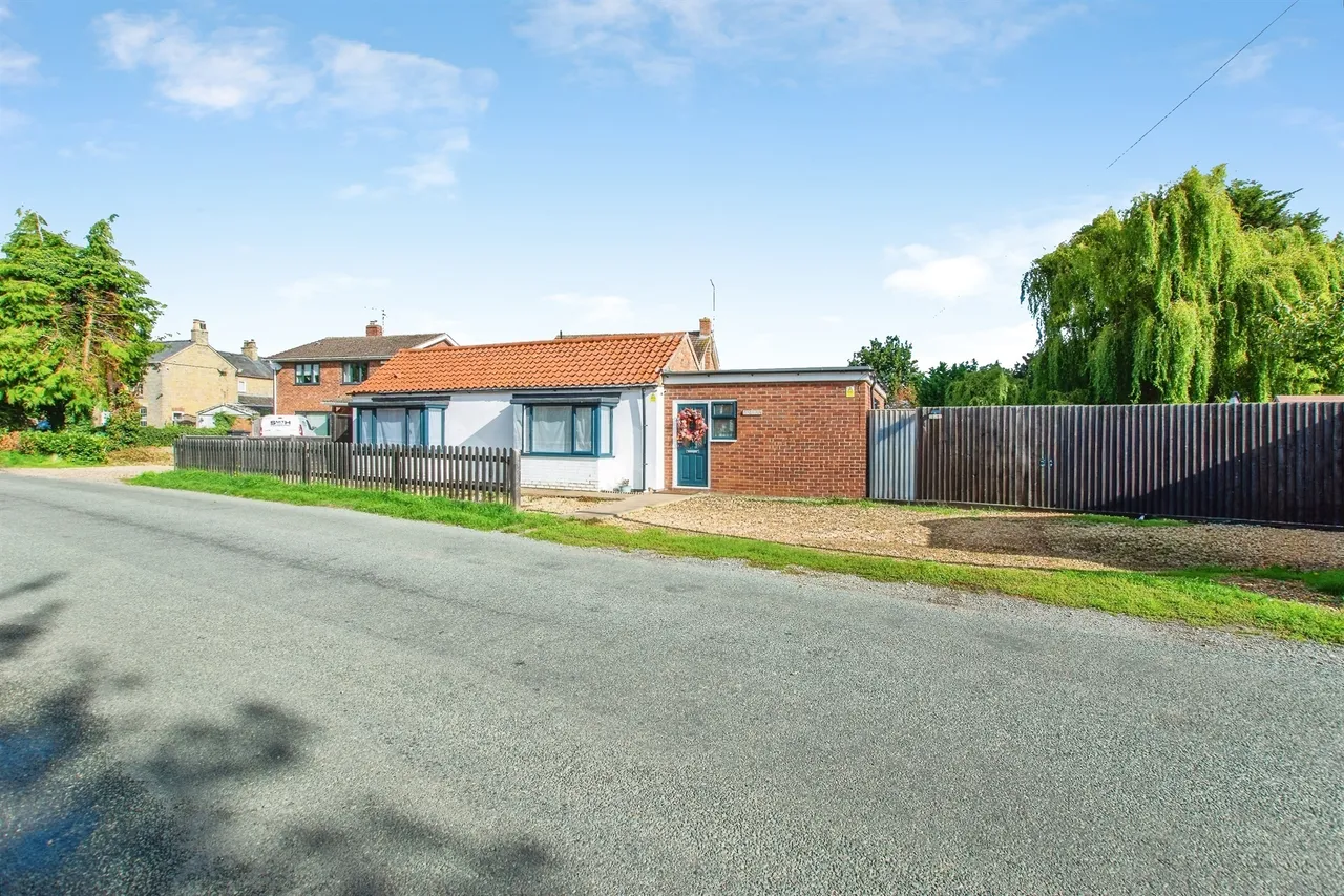 2 bed house for sale — Chalk Road, Walpole St. Peter, WISBECH