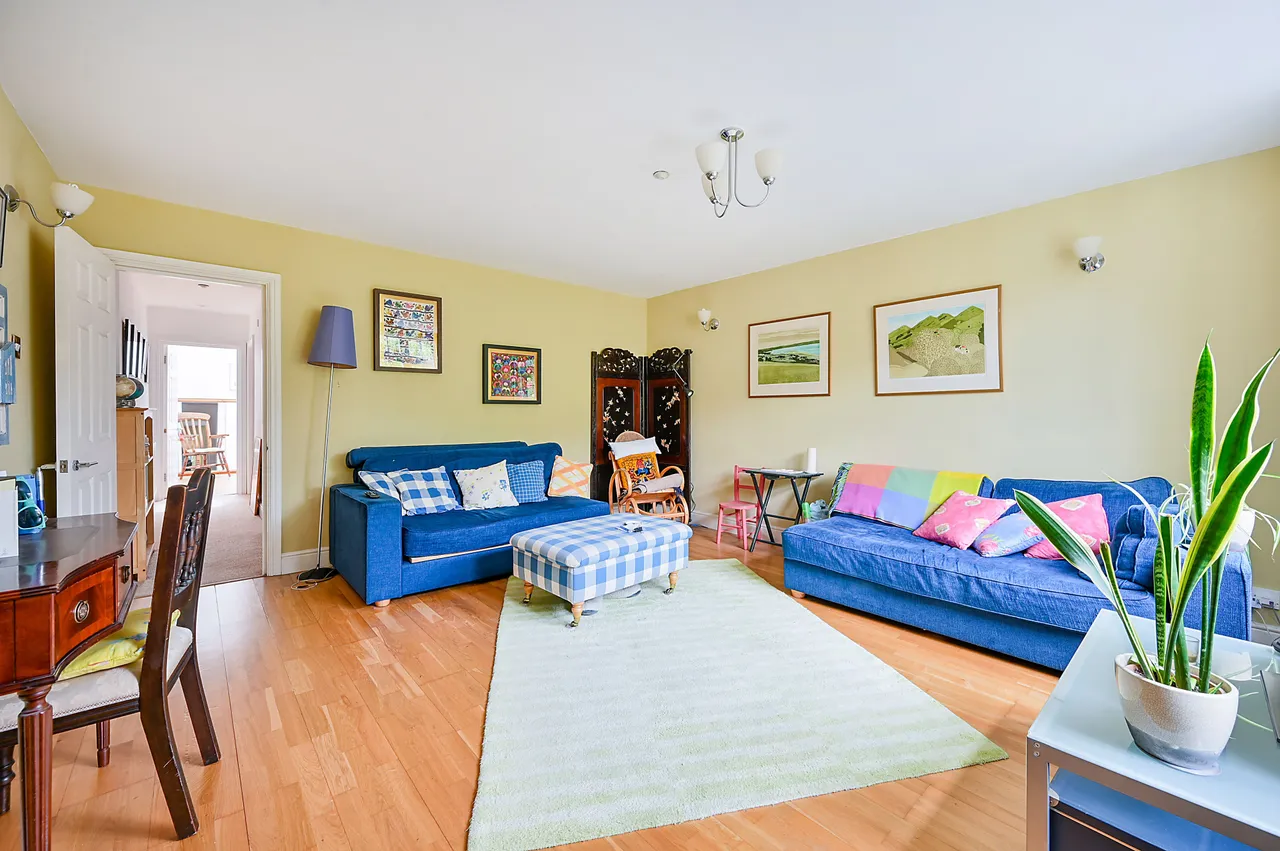 4 Langford Close, London, photo 4