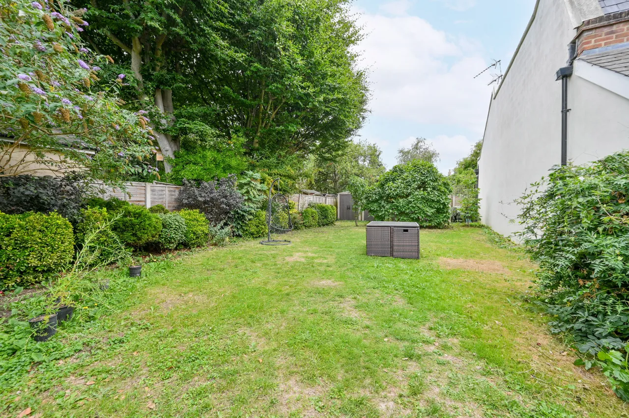 4 Langford Close, London, photo 11