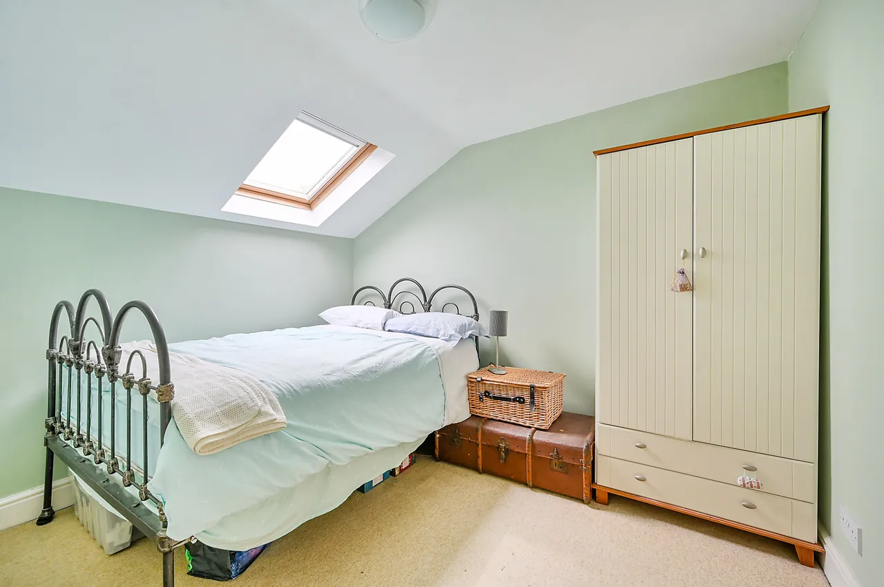 4 Langford Close, London, photo 8