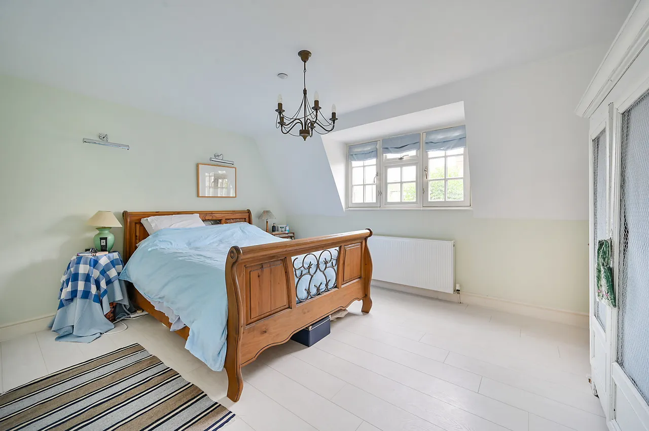 4 Langford Close, London, photo 5