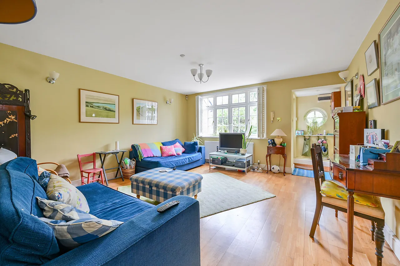 4 Langford Close, London, photo 10