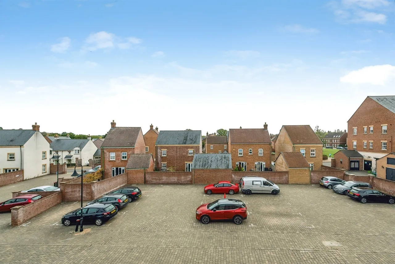 Staldon Court, Swindon, SN1, photo 9