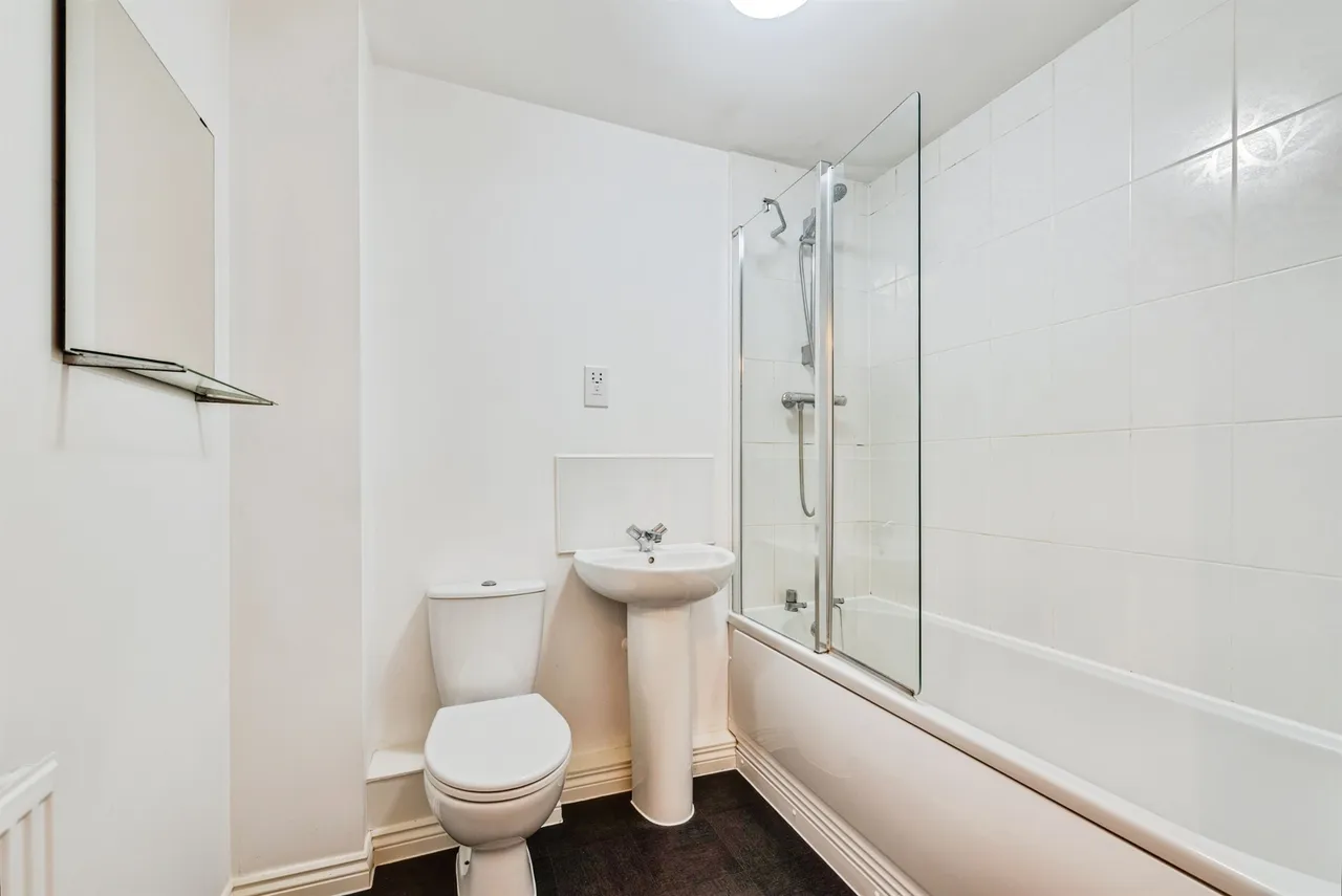 Staldon Court, Swindon, SN1, photo 8
