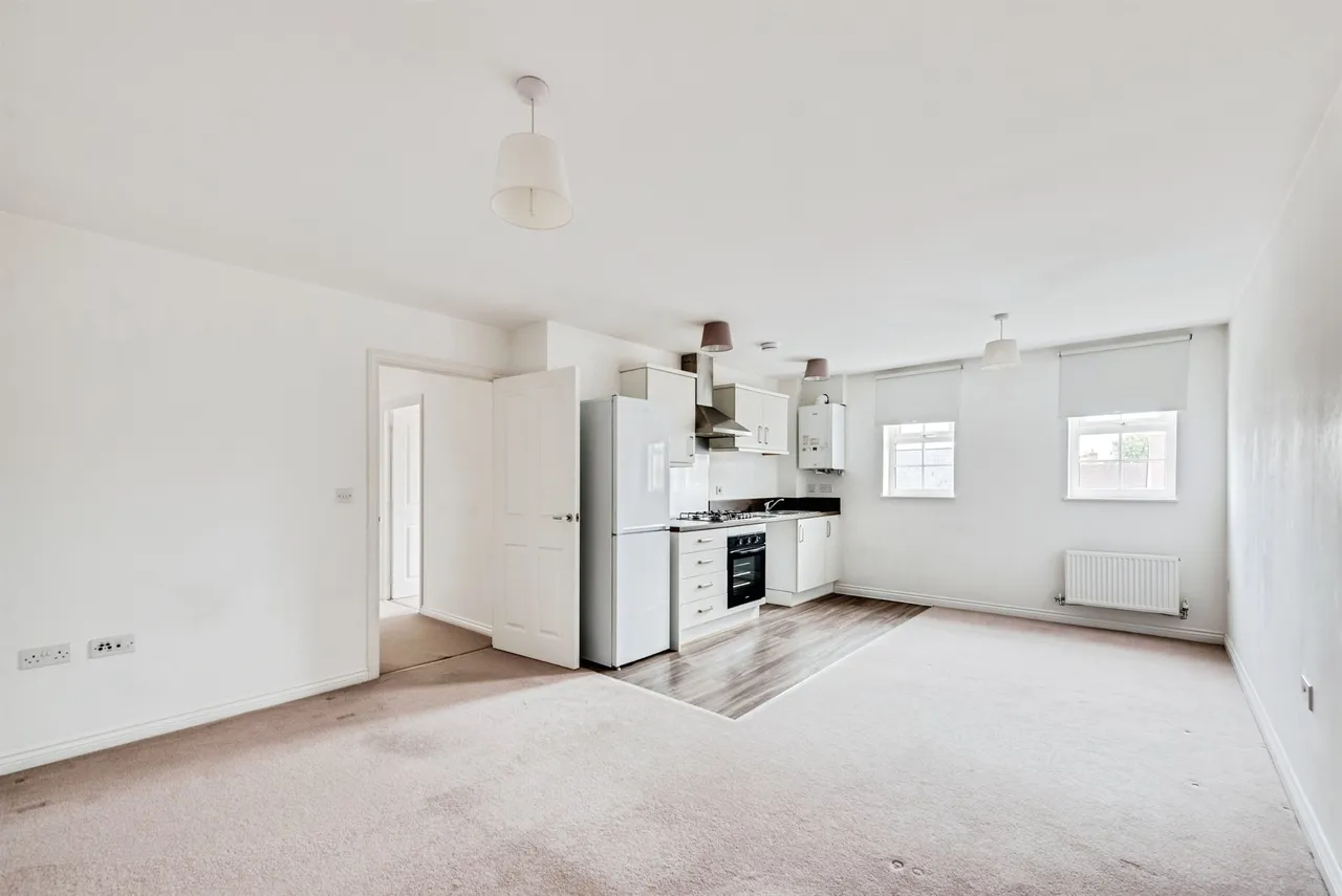 Staldon Court, Swindon, SN1, photo 4
