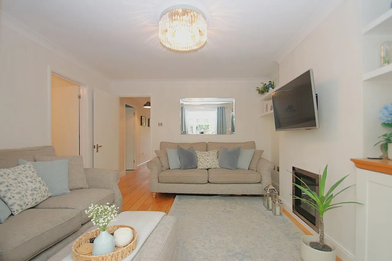 Abbotsbury Road, Bishopstoke, Eastleigh, Hampshire, SO50 8NZ, photo 2