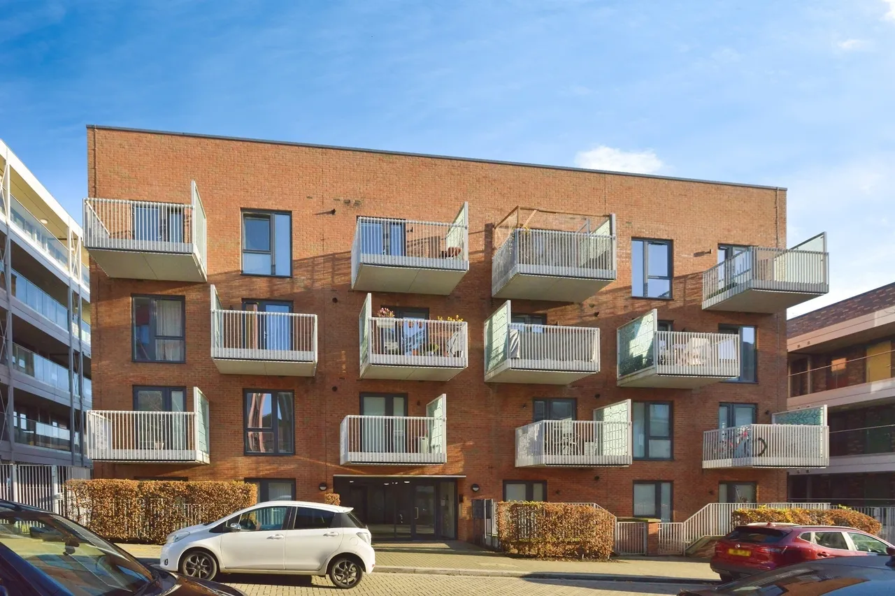 1 bed flat for sale — Columbia Place, Campbell Park, Milton Keynes