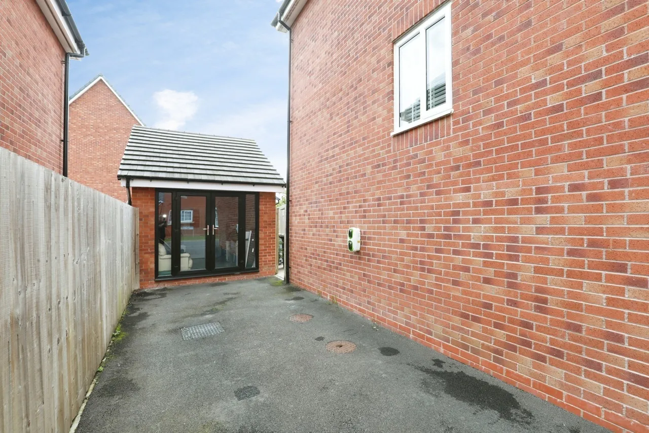 Alfred King Close, Shavington, Crewe, Cheshire, CW2, photo 17