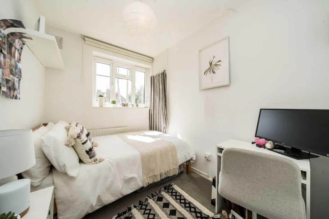 Gravenel Gardens, SW17, photo 3