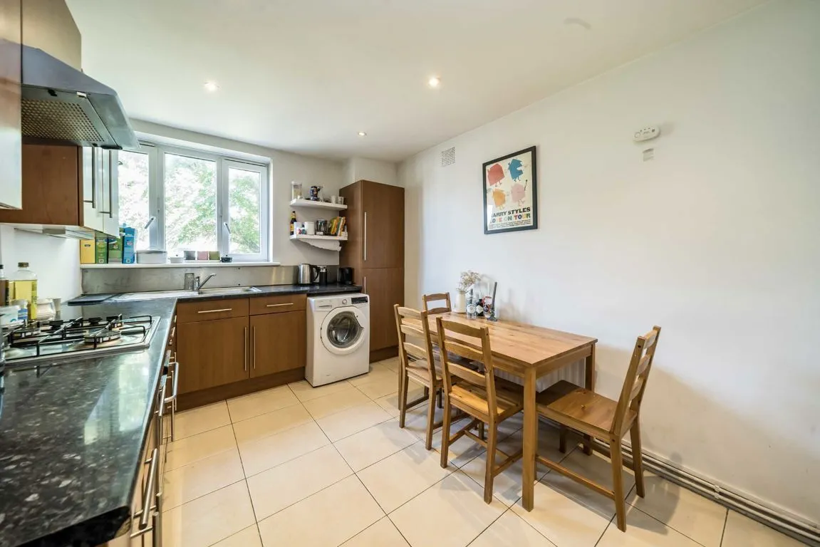 Gravenel Gardens, SW17, photo 2