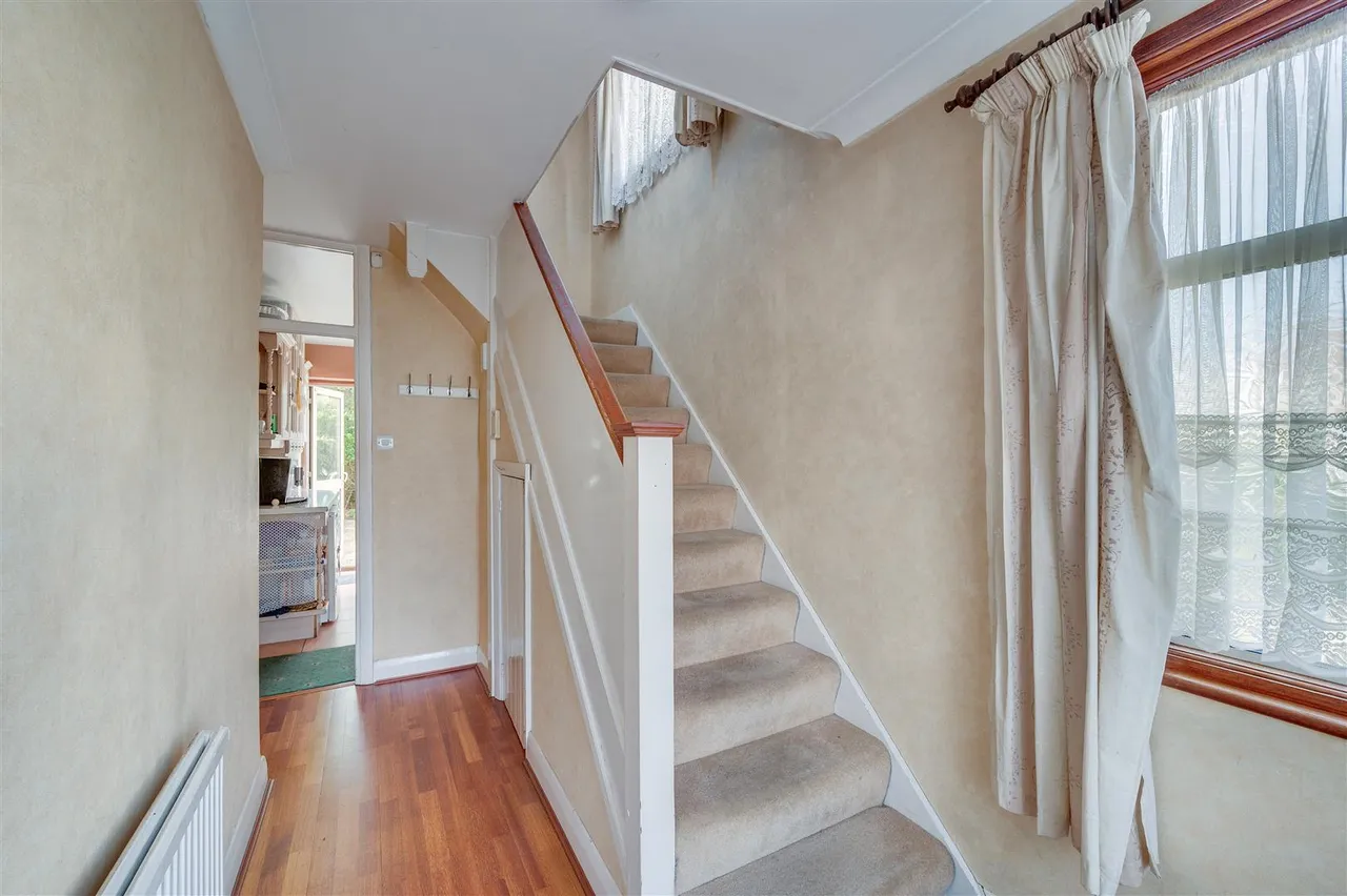 Lewis Crescent, London, NW10, photo 9