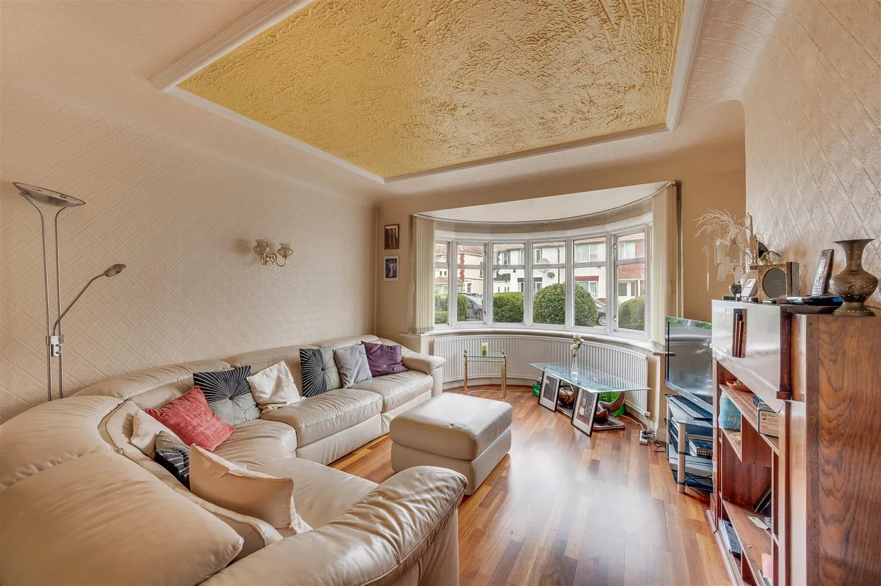 Lewis Crescent, London, NW10, photo 5