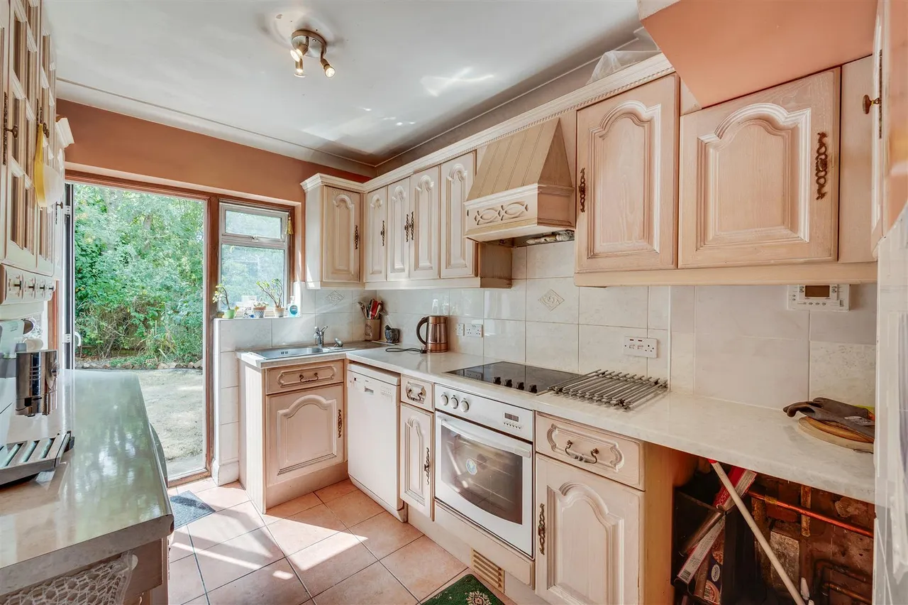 Lewis Crescent, London, NW10, photo 7