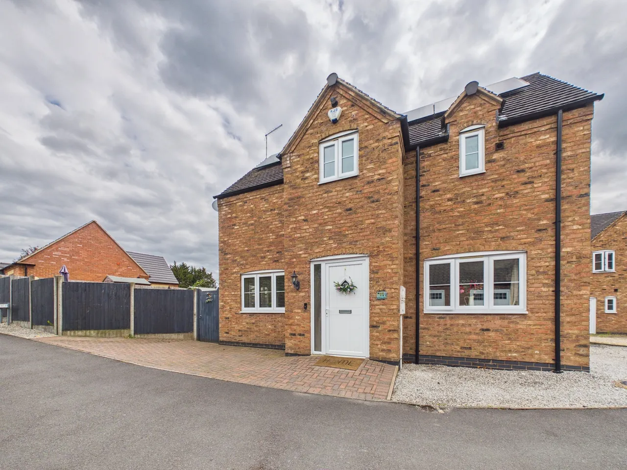 3 bed house for sale — St Marys Mews, Barwell, LE9