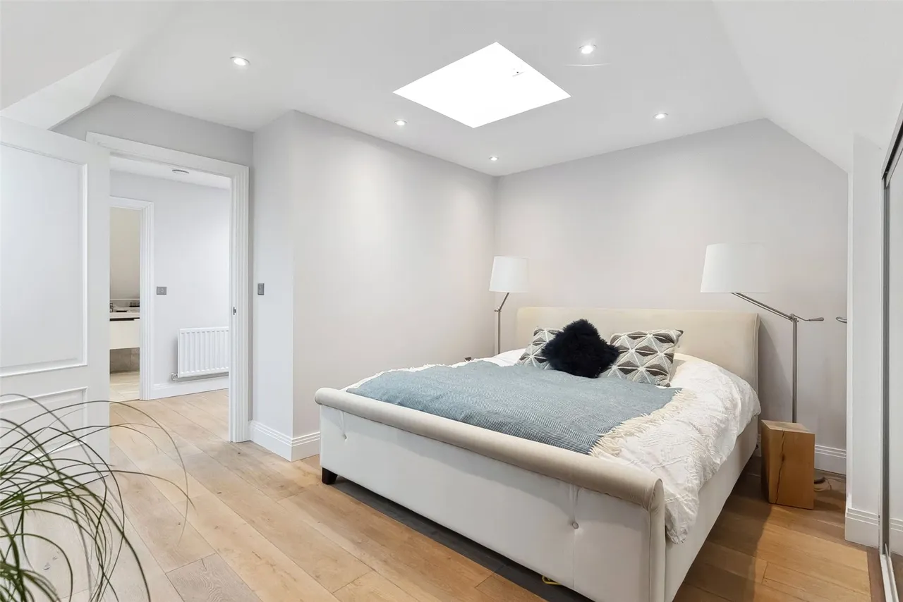 Warwick Close, Hampton, TW12 2TY, photo 9
