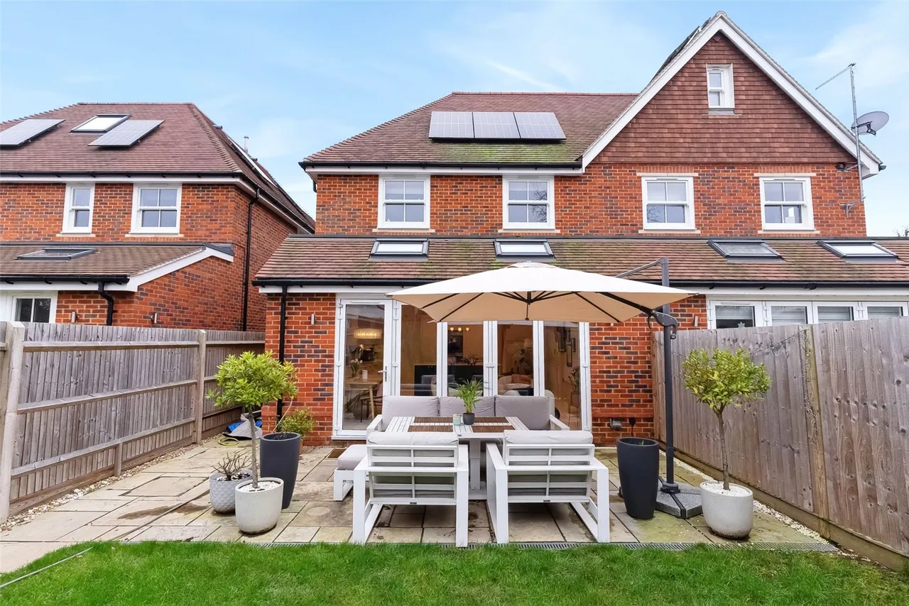 Warwick Close, Hampton, TW12 2TY, photo 13