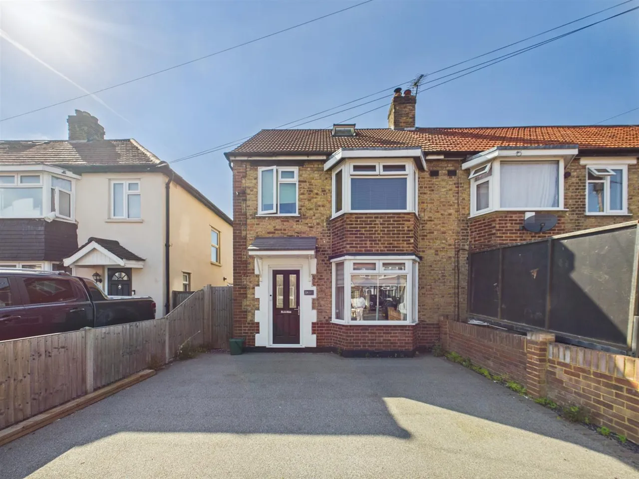 4 bed property for sale — Berkeley Road, Uxbridge, UB10 9DY