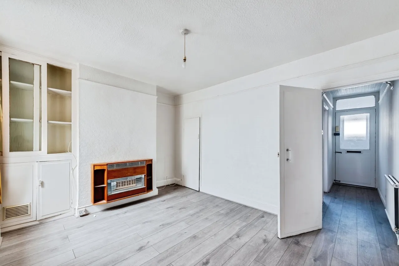 Newhall Street, Wiltshire, SN1, photo 13
