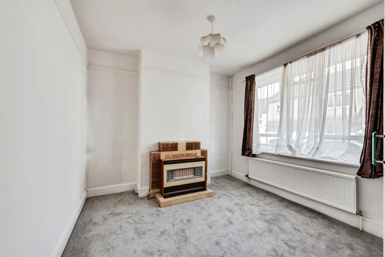 Newhall Street, Wiltshire, SN1, photo 5