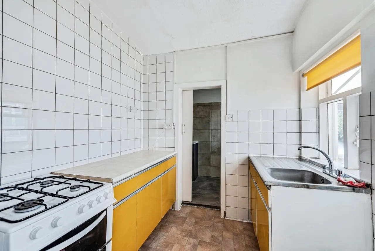 Newhall Street, Wiltshire, SN1, photo 6