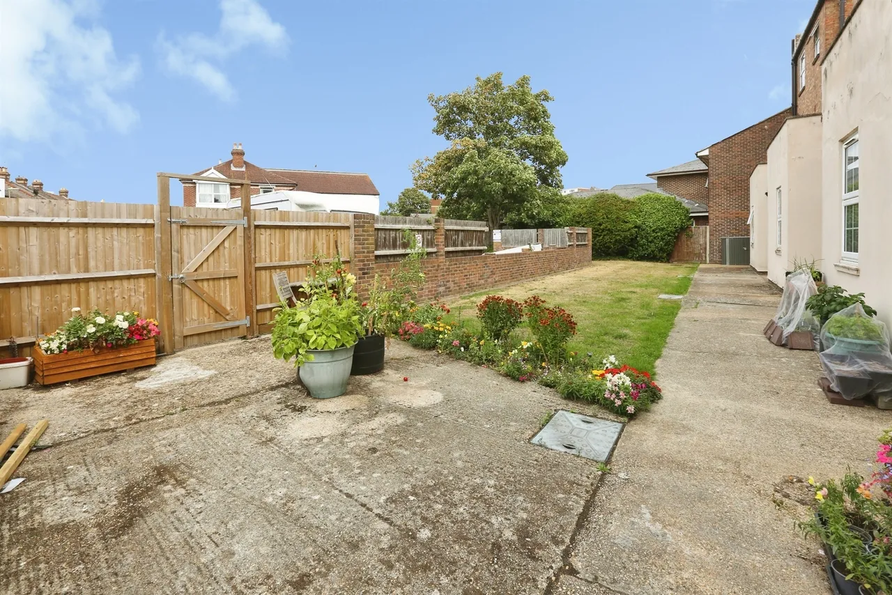 Stoke Road, Gosport, photo 9